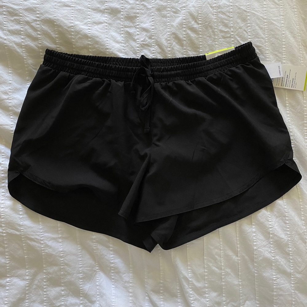 Old Navy Women’s active shorts size M NWT